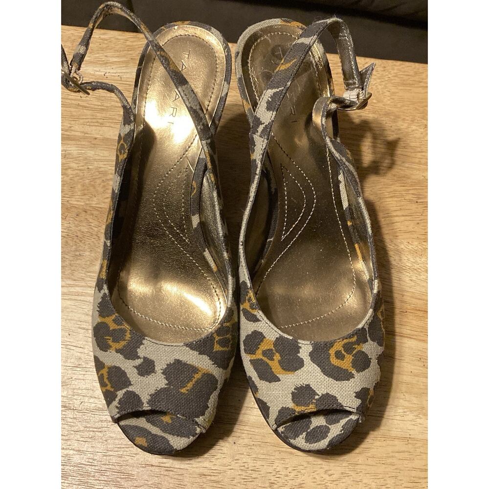 Tahari Womens Size 8M‎ Animal Print Taylor Wedge Sandals Peep Toe